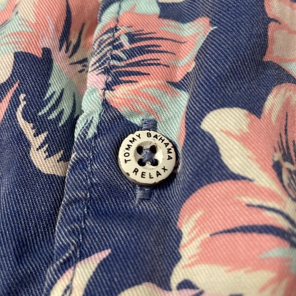 Tommy Bahama men’s Canyon Beach Rustic Blooms button up shirt - Picture 6 of 8
